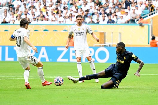Modric e Valverde durante la partita contro la Juventus (Photo by Daniele Badolato - Juventus FC/Juventus FC via Getty Images) LaLiga, il Real Madrid e l’Afe chiedono il rinvio della prima giornata di campionato- immagine 3