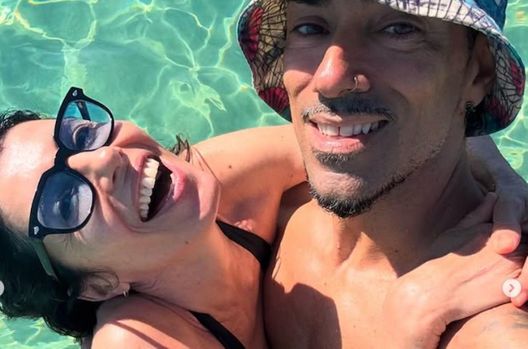 VIDEO / Bonolis bacia Giorgia in tv. Arriva la reazione del marito della cantante- immagine 2