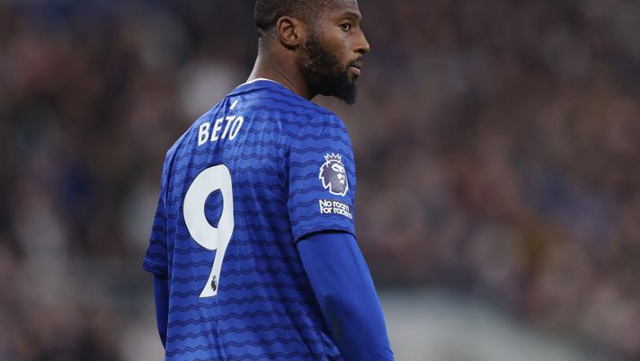 LIVERPOOL, ENGLAND - SEPTEMBER 29: Beto of Everton in action during the Premier League match between Everton and West Ham United at Hill Dickinson Stadium on September 29, 2025 in Liverpool, England. (Photo by Michael Regan/Getty Images) Mercato Roma, i Friedkin pensano allo scambio Beto-Dovbyk - immagine 1