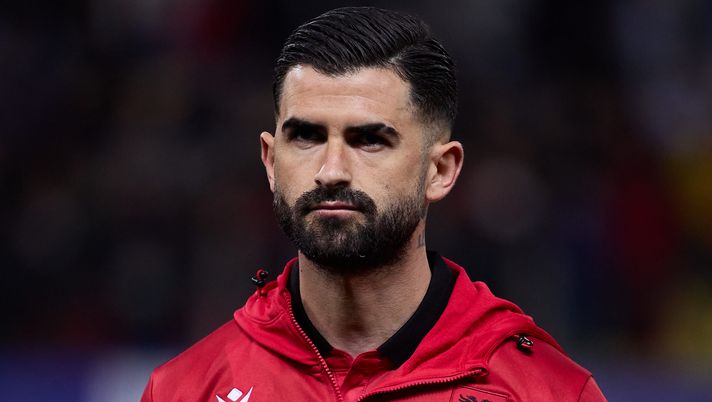 Paura per Hysaj: intrappolato nella sua Ferrari che ha preso fuoco, l’accaduto - immagine 1