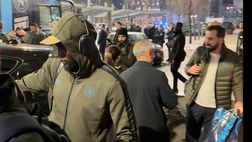 VIDEO FCIN1908 / Il Napoli arriva a Milano: foto ed autografi per Conte e Lukaku