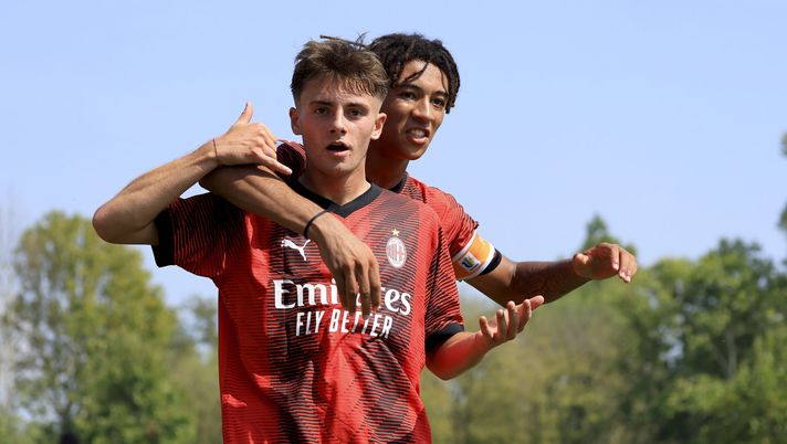 Diego Sia e Kevin Zeroli, giocatori del Milan Primavera, durante Milan-Bologna (getty images)