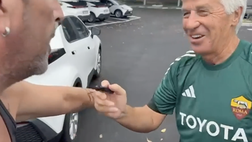 VIDEO – Gasperini incredulo: un tifoso vuole tatuarsi il suo autografo sul braccio