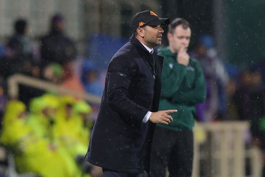 FLORENCE, ITALY - MARCH 13: Head coach Raffaelel Palladino manager of ACF Fiorentina gestures during the UEFA Conference League 2024/25 Round of 16 Second Leg match between ACF Fiorentina and Panathinaikos FC at Stadio Artemio Franchi on March 13, 2025 in Florence, Italy. (Photo by Gabriele Maltinti/Getty Images) Palladino: “Credo di aver capito il problema del 2° tempo, non ci dormo la notte”- immagine 2