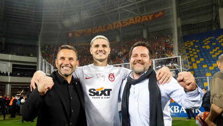 Galatasaray pre-derby, l’allenatore Buruk spegne le candeline…con Icardi sulla torta! - immagine 1