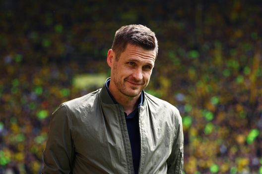 Jobe Bellingham sostituito all’intervallo: il padre Mark non ci sta e scende negli spogliatoi- immagine 3