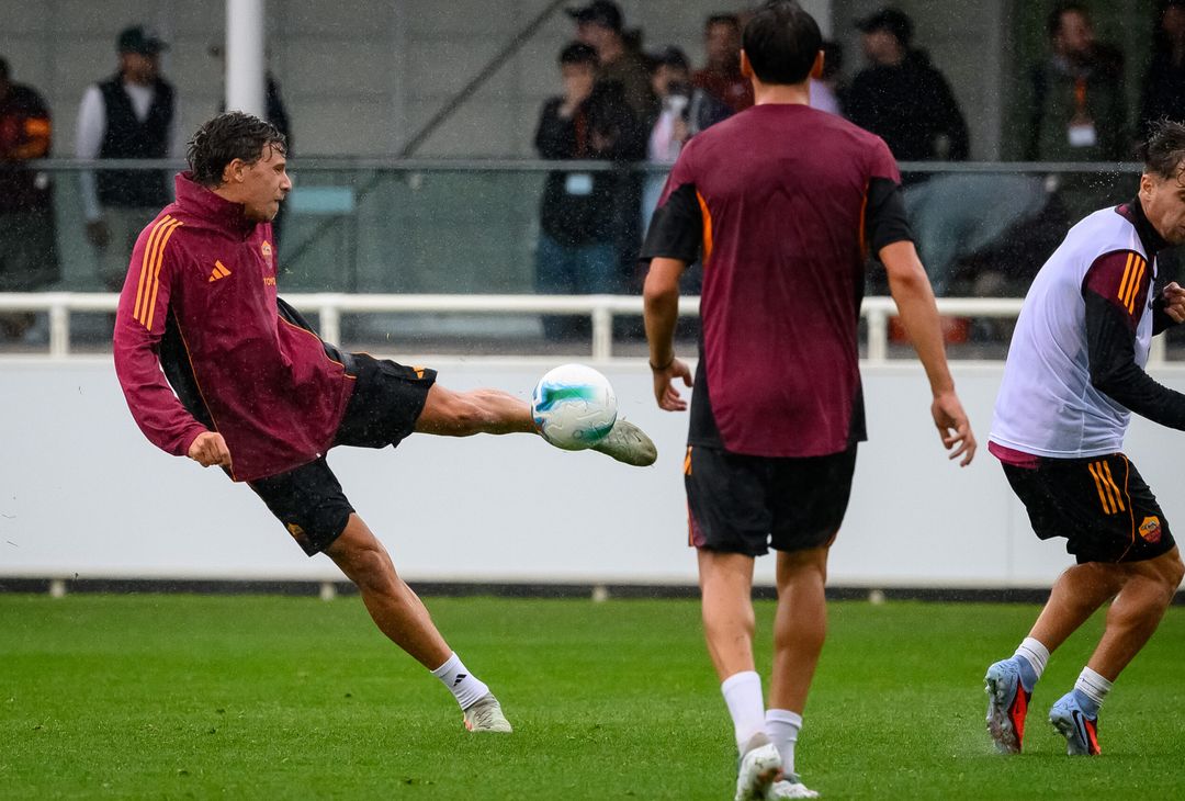 Roma, la seduta pomeridiana aperta ai tifosi al St. George’s Park – FOTO GALLERY - immagine 51