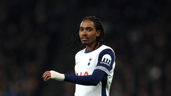 Il calciatore degli Spurs Djed Spence si è lasciato andare a una rivelazione inaspettata sul tecnico del Napoli Antonio Conte spence conte tottenham