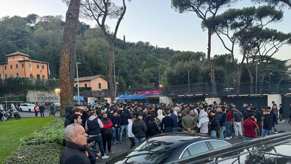 Esonero Juric, striscioni contro squadra e società: “Traditori, via da Roma”- immagine 6