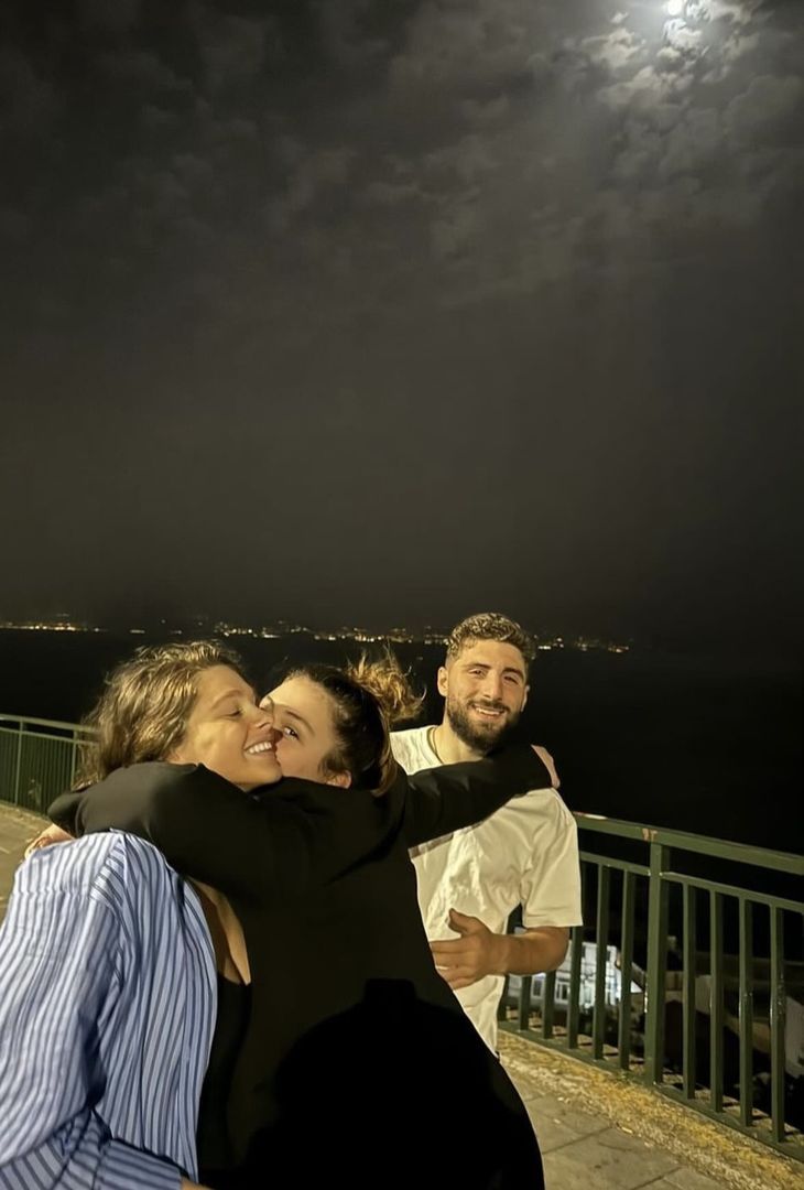 GALLERY Kvara si gode Napoli: giornata con gli amici in giro per la città - immagine 4