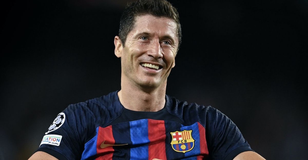 Lewandowski Milan, Romano: “Concentrato a finire la stagione al Barcellona, poi…”
