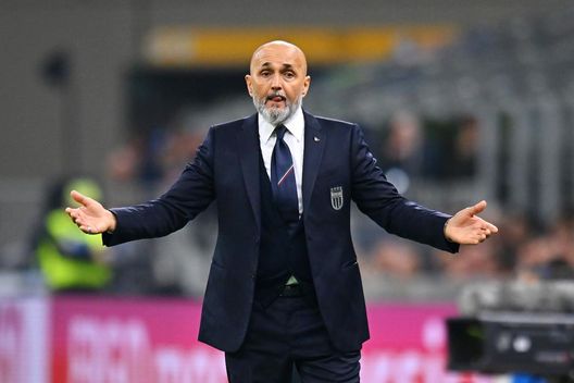 Le Iene fanno infuriare Spalletti: “Questo numero lo do ai carabinieri, non me ne frega un c***o” Le Iene fanno infuriare Spalletti: “Questo numero lo do ai carabinieri, non me ne frega un c***o” - immagine 1