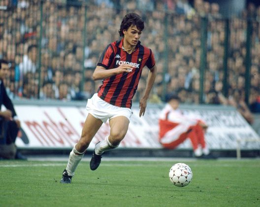 Sport, Football, pic: 12th October 1986, Italian League, Paolo Maldini, A,C, Milan (Photo by Bob Thomas Sports Photography via Getty Images) Milan anni Ottanta