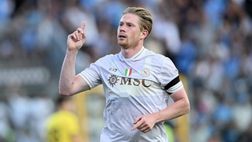 Gazzetta esalta De Bruyne: “In panchina è spreco, non un lusso: illumina più dei riflettori”