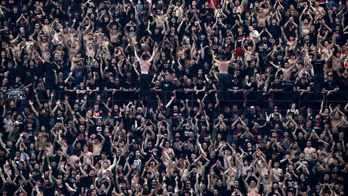 La protesta dei tifosi del Milan Tifosi Milan
