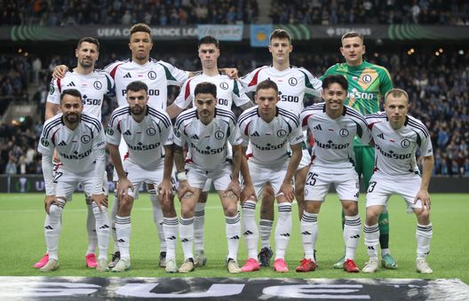Stoccolma, Svezia - 19 dicembre 2024: Giocatori del Legia Varsavia in posa prima della partita di Conference League contro il Djurgarden. (Foto di Linnea Rheborg/Getty Images) Legia Varsavia-Lech Poznan, i precedenti tra le due squadre polacche- immagine 2