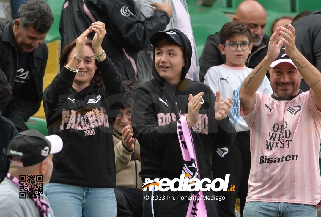 FOTOTIFO Palermo-Cittadella 0-1, gli scatti ai tifosi al “Renzo Barbera” (GALLERY) - immagine 72