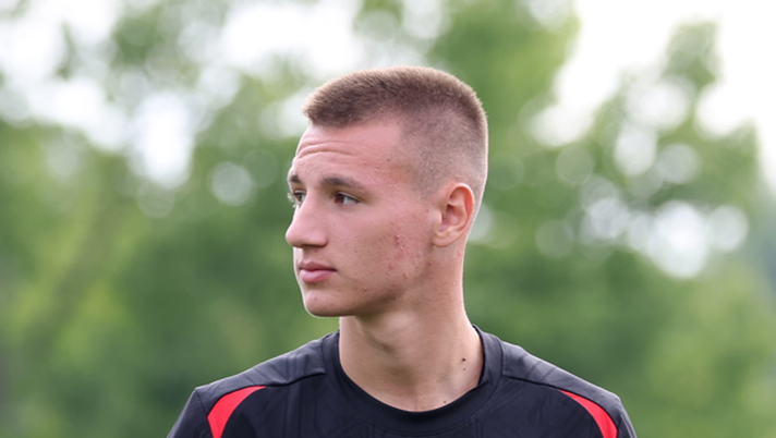 Francesco Camarda (attaccante del Milan) qui in un allenamento | AC Milan News (Getty Images) Francesco Camarda allenamento AC Milan News