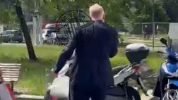 Milan, Tare lascia la sede molto emozionato: maglia rossonera in mano | PM