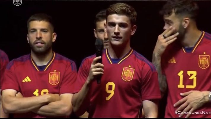 È sempre Clásico: “Puta Barça” durante il discorso di Gavi nella festa Nations spagnola È sempre Clásico: “Puta Barça” durante il discorso di Gavi nella festa Nations spagnola - immagine 1