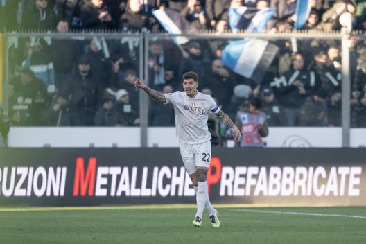 CREMONA, ITALY - DECEMBER 28: Rasmus Hojlund of Napoli scores their first goal during the Serie A match between US Cremonese and SSC Napoli at Stadio Giovanni Zini on December 28, 2025 in Cremona, Italy. (Photo by SSC NAPOLI/SSC NAPOLI via Getty Images)
