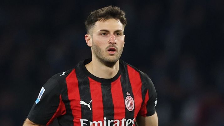 Santiago Giménez, attaccante AC Milan, ha rilasciato un'intervista a 'Record Mexico'