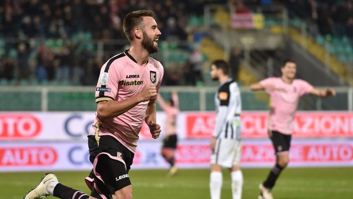 PALERMO, ITALY - DECEMBER 27: Przemyslaw Szyminski of Palermo celebrates after scoring his team's third goal during the Serie B match between US Citta di Palermo and Ascoli at Stadio Renzo Barbera on December 27, 2018 in Palermo, Italy. (Photo by Tullio M. Puglia/Getty Images) Catanzaro