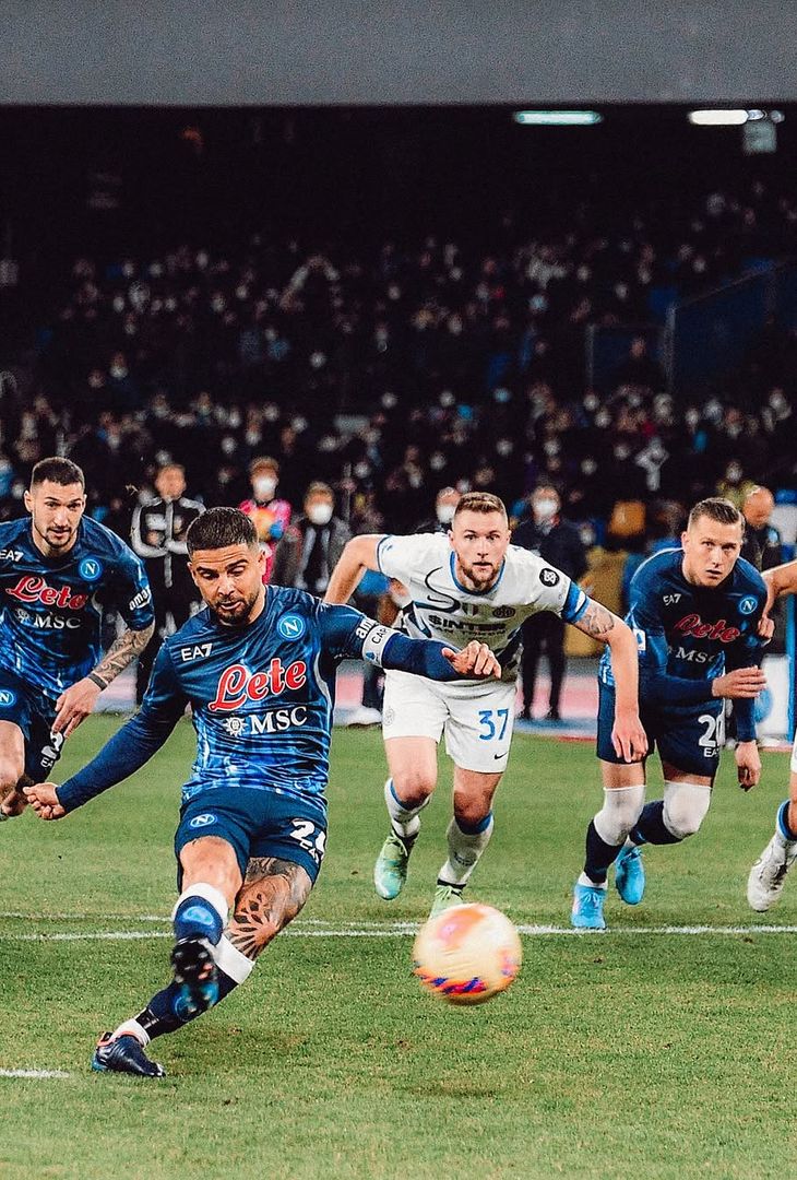 GALLERY Napoli-Inter, viaggio nei ricordi: gli scatti più belli delle sfide passate - immagine 12