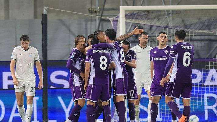 FLORENCE, ITALY - APRIL 13: Robin Gosens of ACF Fiorentina celebrates after scoring a goal during the Serie A match between ACF Fiorentina and SS Lazio at Artemio Franchi on April 13, 2026 in Florence, Italy. (Photo by Gabriele Maltinti/Getty Images) Fiorentina-Lazio, il Giudice Sportivo: multato Noslin! E Pedro entra in diffida - immagine 1