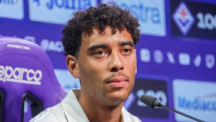 GERMOGLI PH: 15 LUGLIO 2026 ROCCO B COMMISSO VIOLA PARK CONFERENZA STAMPA DI PRESENTAZIONE DEL NUOVO GIOCATORE DELLA FIORENTINA ARTUR ATTA NELLA FOTO ATTA Atta
