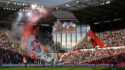 Caos in Mainz-Francoforte: bruttissimo gesto dei tifosi verso il guardalinee