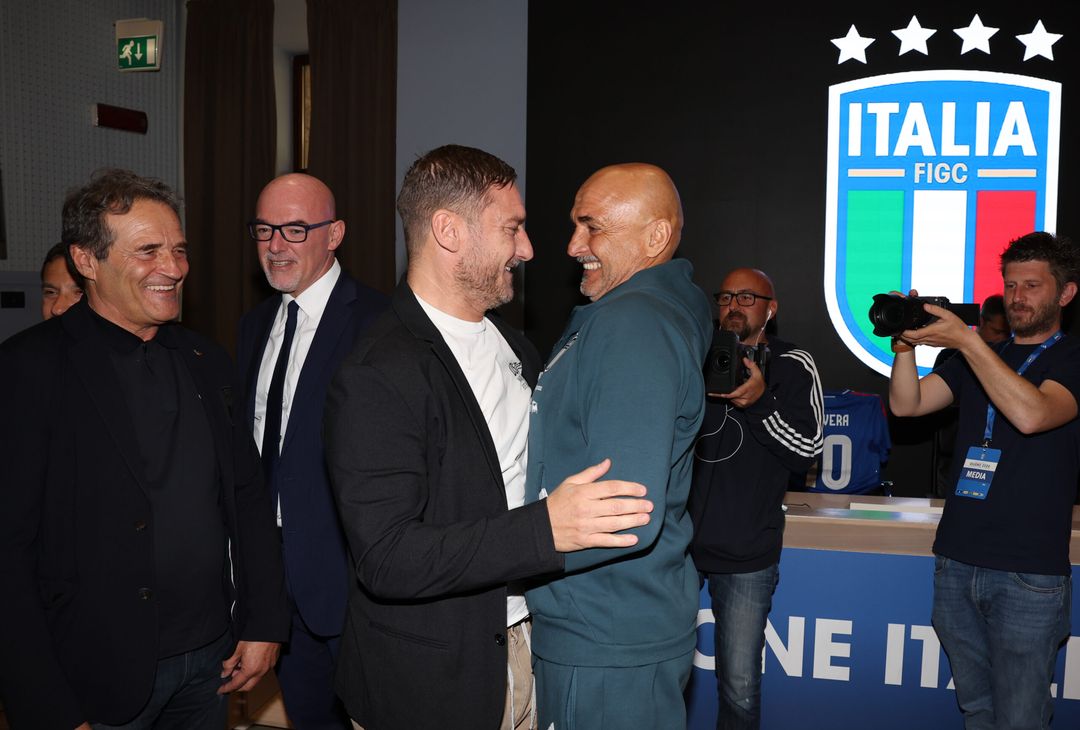 Totti ritrova Pellegrini e Spalletti a Coverciano – FOTO GALLERY - immagine 3