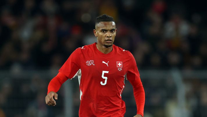 BASEL, SWITZERLAND - MARCH 27: Manuel Akanji of Switzerland looks on during the international friendly match between Switzerland and Germany at St. Jakob-Park on March 27, 2026 in Basel, Switzerland. (Photo by Alexander Hassenstein/Getty Images) Svizzera-Bosnia, quote Akanji: comparazione quote sul nerazzurro per il Mondiale 2026 - immagine 1