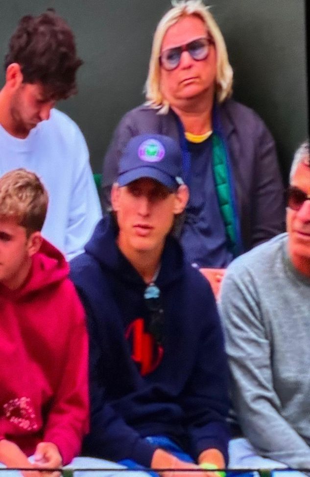 Cobolli lotta a Wimbledon, sugli spalti un ospite speciale: c’è Edoardo Bove – FOTO- immagine 2