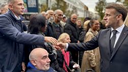 10 anni dopo l’attentato di Parigi: Shevchenko stringe la mano a Macron