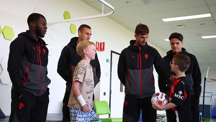 PERTH, AUSTRALIA - JULY 28: Players of AC Milan visits the Perth Children's Hospital on July 28, 2025 in Perth, Australia. (Photo by Giuseppe Cottini/AC Milan via Getty Images)  Matteo Gabbia