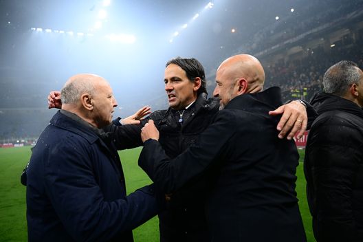 (da sinistra a destra) Giuseppe Marotta, Filippo Inzaghi e Piero Ausilio dell’FC Internazionale festeggiano la vittoria dello scudetto 2024, dopo la partita di Serie A TIM tra AC Milan e FC Internazionale allo Stadio Giuseppe Meazza, il 22 aprile 2024 a Milano, Italia. (Foto di Mattia Pistoia - Inter/Inter via Getty Images) Como-Inter: chi ha il futuro più solido? Il confronto tra le due proprietà- immagine 2