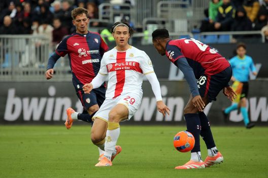 Serie A, gol e spettacolo tra Cagliari e Genoa: 3-3. Udinese-Bologna 0-3- immagine 3