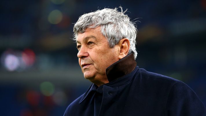 GELSENKIRCHEN, GERMANY - FEBRUARY 25: Mircea Lucescu manager of Shakhtar Donetsk looks on prior to the UEFA Europa League round of 32 second leg match between FC Schalke 04 and Shakhtar Donetsk at Veltins-Arena on February 25, 2016 in Gelsenkirchen, Germany. (Photo by Martin Rose/Bongarts/Getty Images) Lucescu – ESCLUSIVA VIDEO – Il ricordo dei suoi giocatori: “Più di un allenatore, un punto di riferimento’” - immagine 1