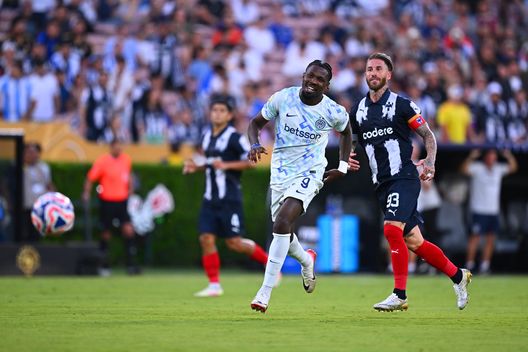 Marcus Thuram ripreso insieme a Sergio Ramos, durante la sfida tra Monterrey e Inter. (Foto di Mattia Pistoia - Inter/Inter via Getty Images) Inter dalle due facce a Pasadena: contro il Monterrey arriva solo un pareggio- immagine 3