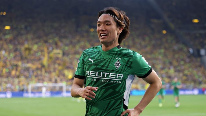 DORTMUND, GERMANY - APRIL 20: Ko Itakura of Borussia Moenchengladbach celebrates scoring his team's first goal during the Bundesliga match between Borussia Dortmund and Borussia Mönchengladbach at Signal Iduna Park on April 20, 2025 in Dortmund, Germany. (Photo by Dean Mouhtaropoulos/Getty Images) Itakura