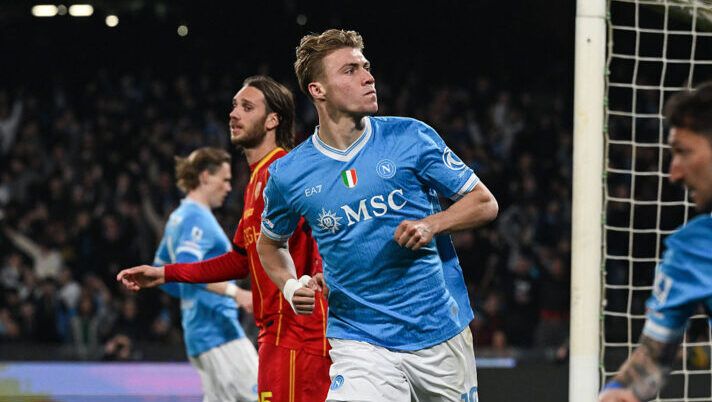 NAPLES, ITALY - MARCH 14: Rasmus Hojlund of Napoli scores the 1 - 1 goal during the Serie A match between SSC Napoli and US Lecce at Stadio Diego Armando Maradona on March 14, 2026 in Naples, Italy. (Photo by SSC Napoli/SSC Napoli via Getty Images) I voti di Napoli-Lecce al fantacalcio: Politano più di Hojlund! Elmas e Anguissa meno di Stulic - immagine 1