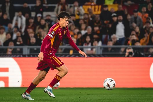 Niccolò Pisilli, centrocampista della Roma. (Foto di Luciano Rossi/AS Roma via Getty Images) ESCLUSIVA – Scarchilli: “Roma, su Gasperini non avevo dubbi. Contro Fabregas sarà dura”- immagine 4