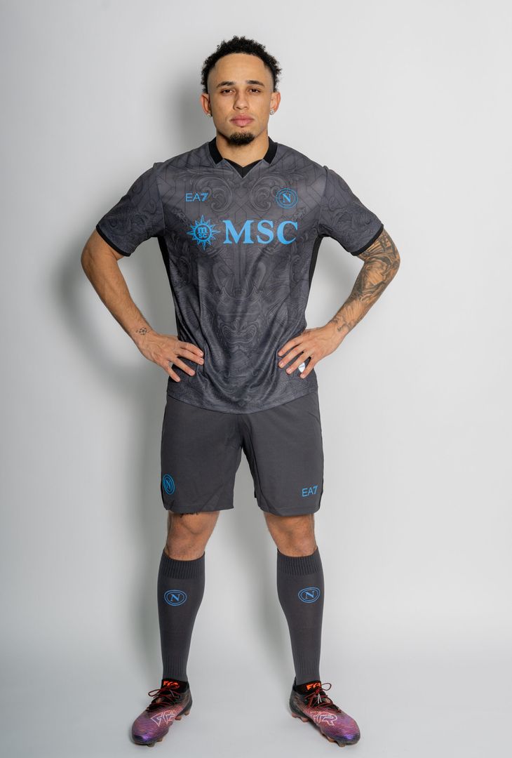 GALLERY Okafor veste l’azzurro: gli scatti con le tre divise del Napoli - immagine 7