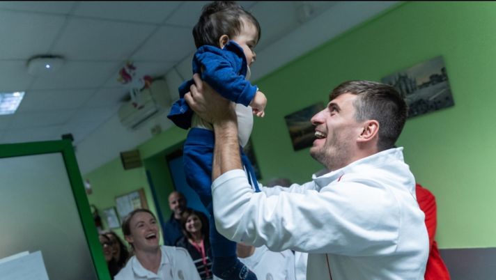 Fondazione Milan, i rossoneri e le rossonere: priorità ai piccoli pazienti del Policlinico - immagine 1