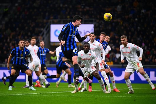Moviola GdS – Inter, palla fuori sul primo gol. Rigore Fiorentina? La Penna non tiene conto…- immagine 2