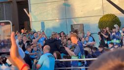 VIDEO FCIN1908 / City-Inter, l’arrivo allo stadio del pullman dei padroni di casa