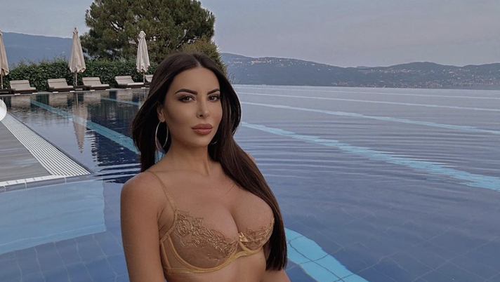 Marialuisa Jacobelli più sexy che mai: il décolleté in bikini è mozzafiato - immagine 1