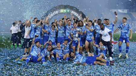 COMO, ITALY - MAY 10: Players of Como 1907 celebrate their promotion from the Serie B championship during the match beteween Como Calcio and Cosenza Calcio serie B at Stadio G. Sinigaglia on May 10, 2024 in Como, Italy. (Photo by Pier Marco Tacca/Getty Images)