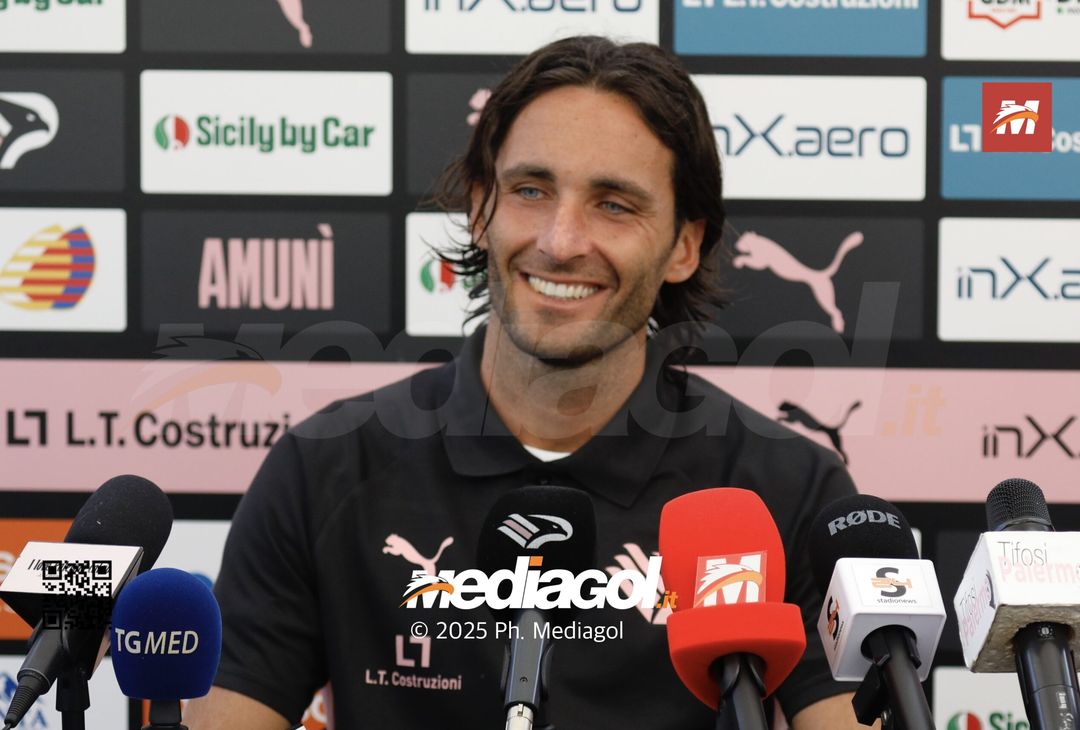 FOTO, Tommaso Augello si presenta in conferenza Palermo FC - immagine 4